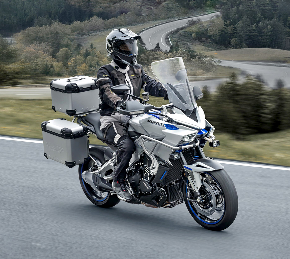 Zontes ZT703T sport touring con maletas en carretera
